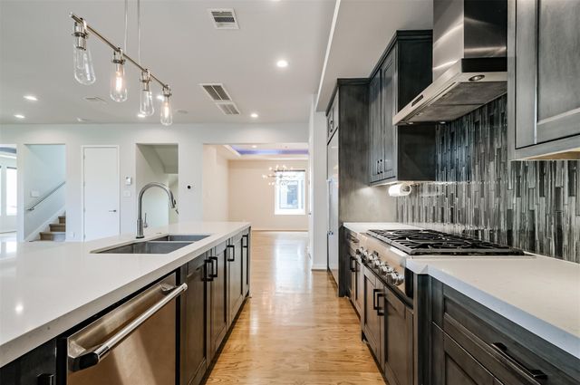 711 W Clay Street, Houston, TX 77019