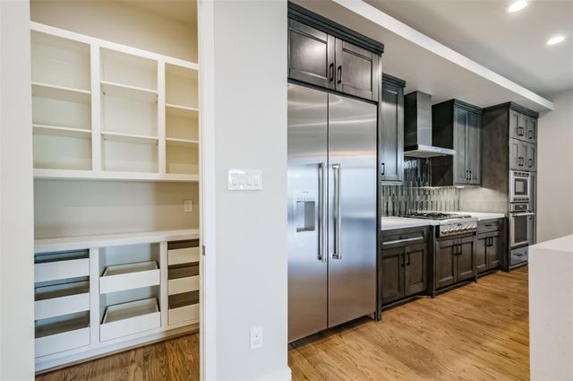 711 W Clay Street, Houston, TX 77019