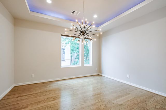 711 W Clay Street, Houston, TX 77019