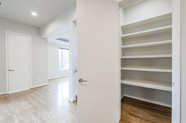 711 W Clay Street, Houston, TX 77019