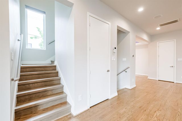 711 W Clay Street, Houston, TX 77019