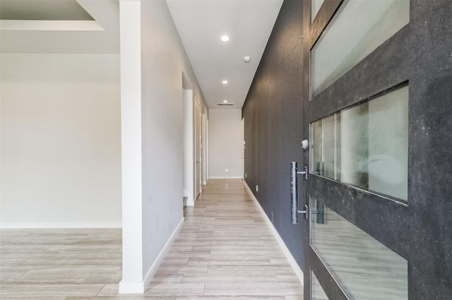 711 W Clay Street, Houston, TX 77019