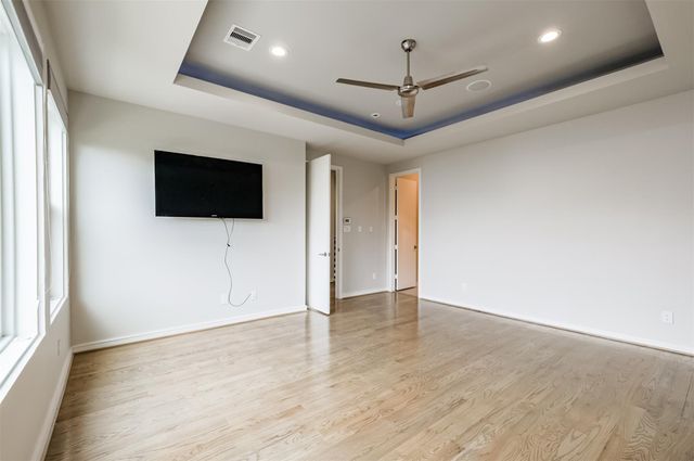 711 W Clay Street, Houston, TX 77019