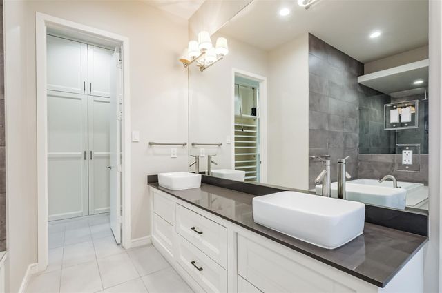 711 W Clay Street, Houston, TX 77019