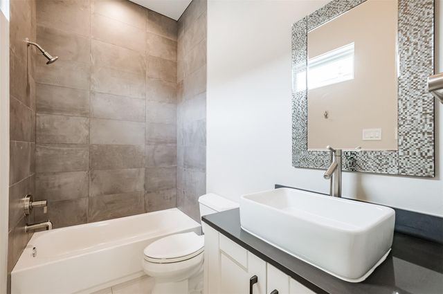 711 W Clay Street, Houston, TX 77019