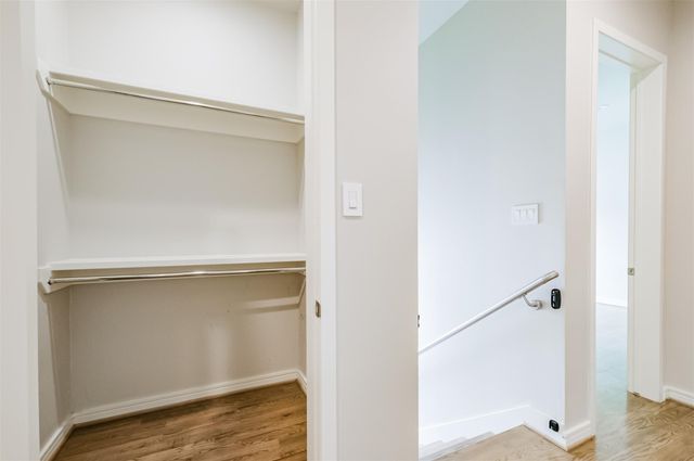 711 W Clay Street, Houston, TX 77019
