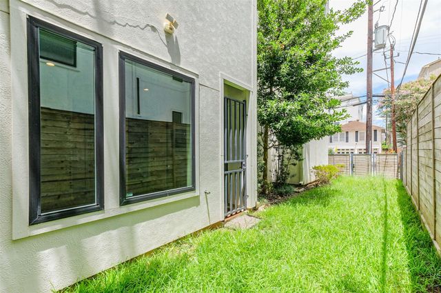 711 W Clay Street, Houston, TX 77019