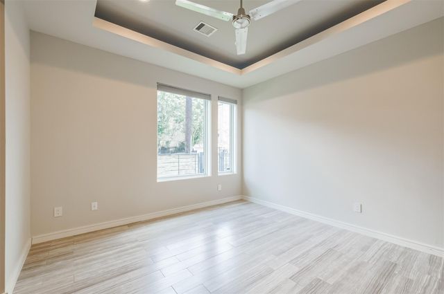 711 W Clay Street, Houston, TX 77019