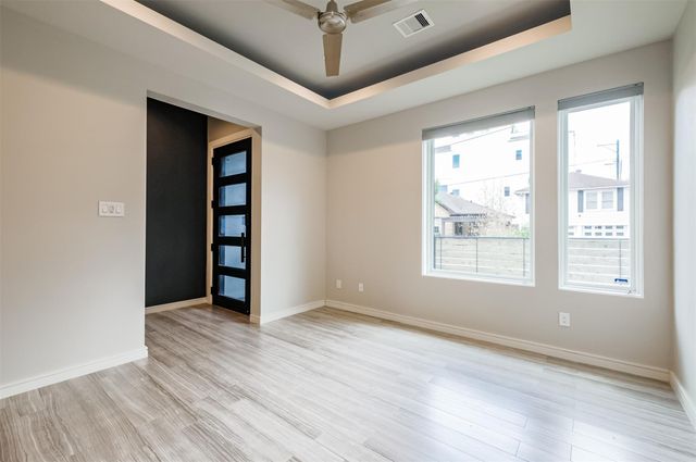 711 W Clay Street, Houston, TX 77019