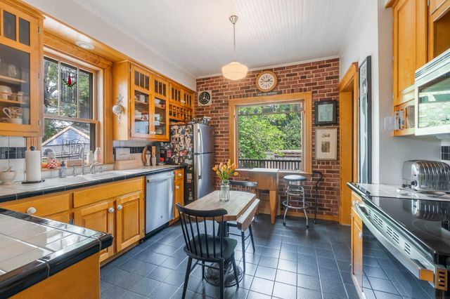 5634 University Avenue, Cedar Falls, IA 50613