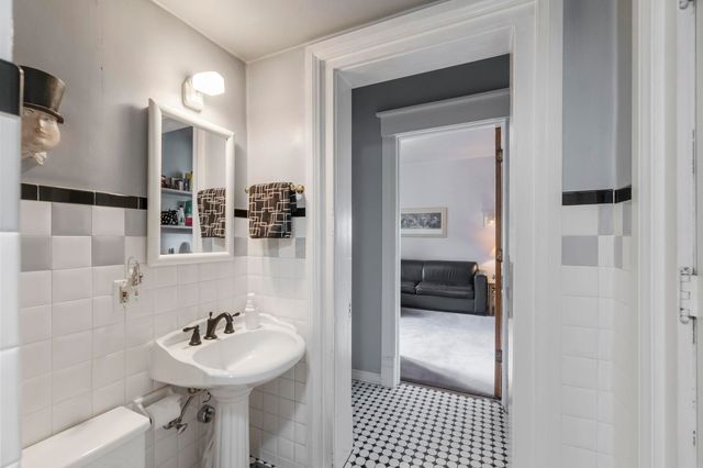 5634 University Avenue, Cedar Falls, IA 50613