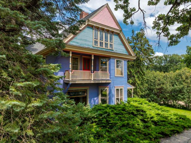 5634 University Avenue, Cedar Falls, IA 50613