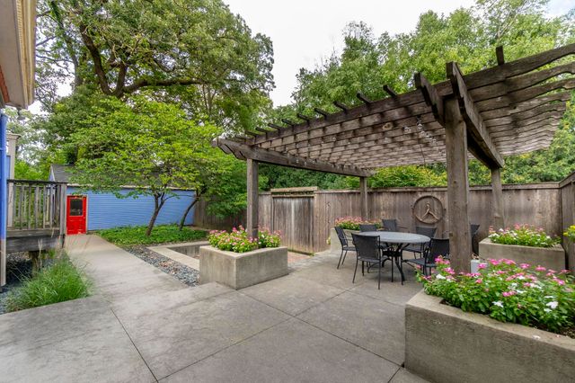 5634 University Avenue, Cedar Falls, IA 50613