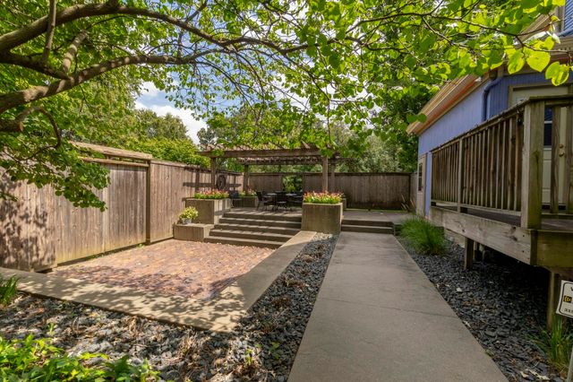 5634 University Avenue, Cedar Falls, IA 50613