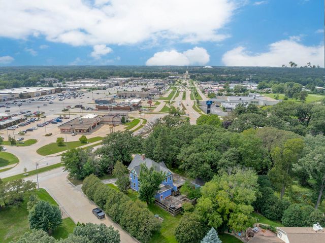 5634 University Avenue, Cedar Falls, IA 50613