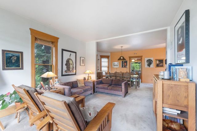 5634 University Avenue, Cedar Falls, IA 50613