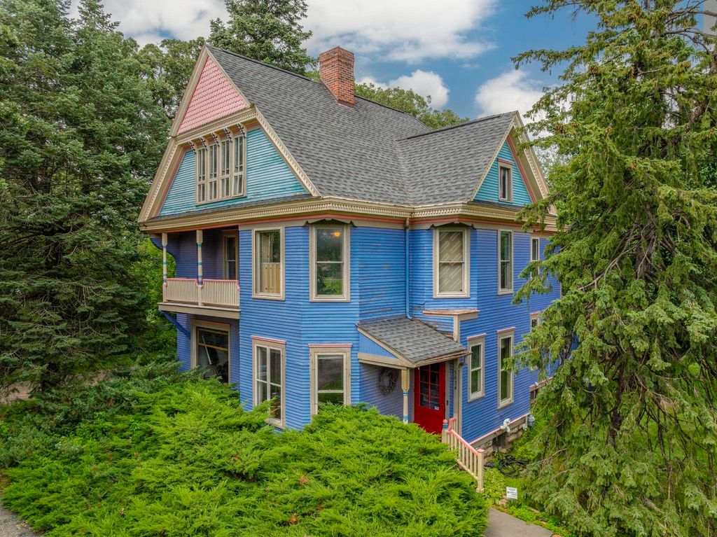 5634 University Avenue, Cedar Falls, IA 50613