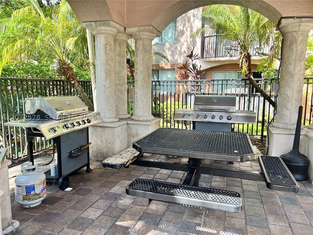 2009 SE 10th Ave 319, Fort Lauderdale, FL 33316
