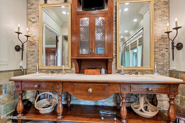 4209 Lake Meadow Way, Louisville, TN 37777