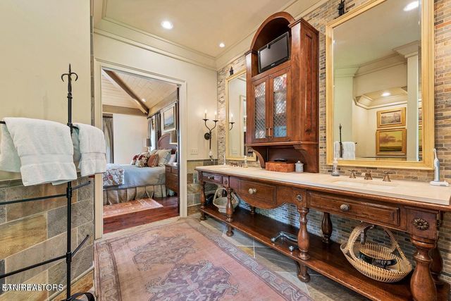 4209 Lake Meadow Way, Louisville, TN 37777