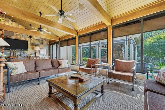 4209 Lake Meadow Way, Louisville, TN 37777