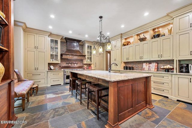 4209 Lake Meadow Way, Louisville, TN 37777