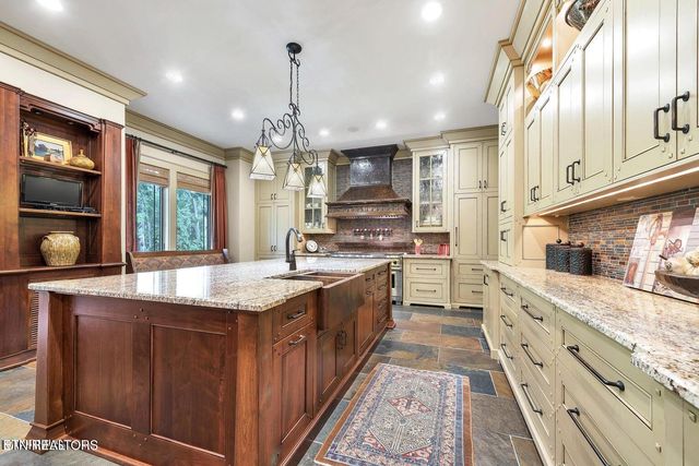 4209 Lake Meadow Way, Louisville, TN 37777