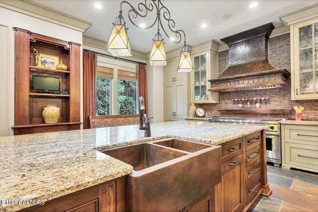 4209 Lake Meadow Way, Louisville, TN 37777