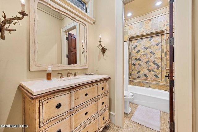 4209 Lake Meadow Way, Louisville, TN 37777