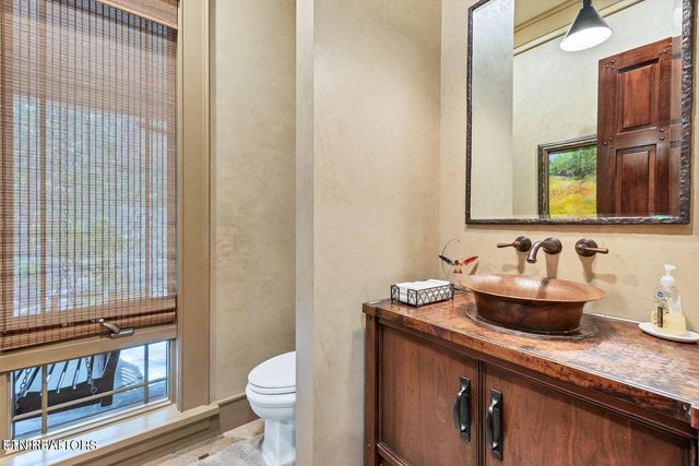 4209 Lake Meadow Way, Louisville, TN 37777