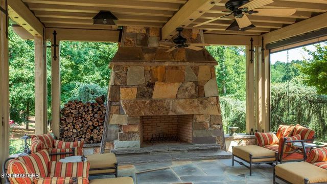 4209 Lake Meadow Way, Louisville, TN 37777