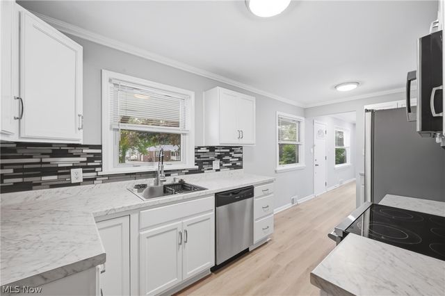 2413 W Manor Avenue, Youngstown, OH 44514