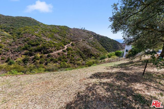 26557 Ocean View Dr, Malibu, CA 90265