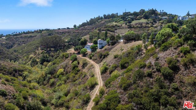26557 Ocean View Dr, Malibu, CA 90265