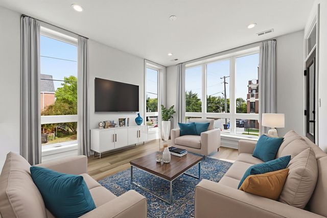 3902 S Lake Park Avenue 2, Chicago, IL 60653