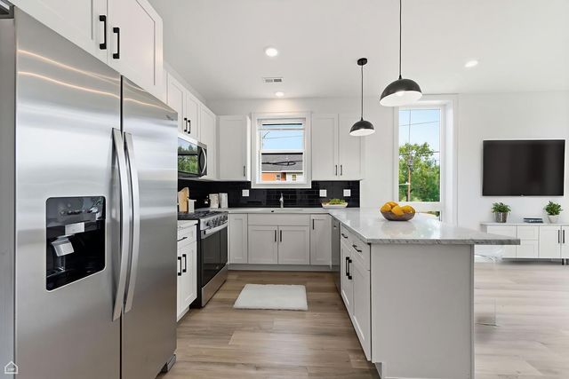 3902 S Lake Park Avenue 2, Chicago, IL 60653