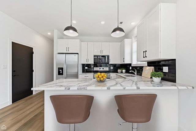 3902 S Lake Park Avenue 2, Chicago, IL 60653