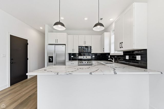 3902 S Lake Park Avenue 2, Chicago, IL 60653