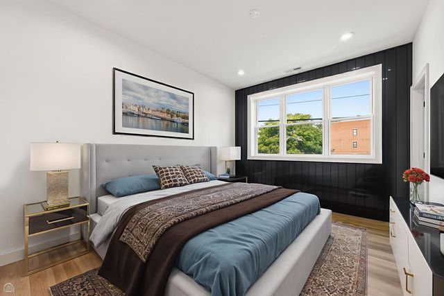 3902 S Lake Park Avenue 2, Chicago, IL 60653