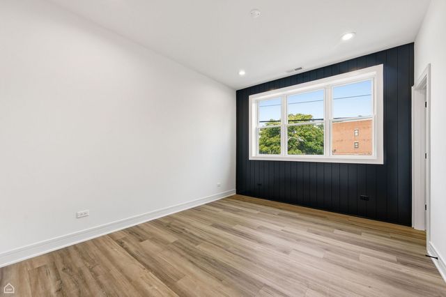 3902 S Lake Park Avenue 2, Chicago, IL 60653