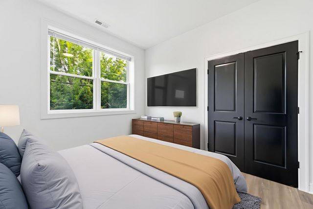 3902 S Lake Park Avenue 2, Chicago, IL 60653