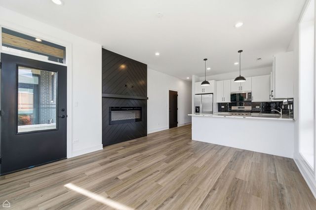 3902 S Lake Park Avenue 2, Chicago, IL 60653