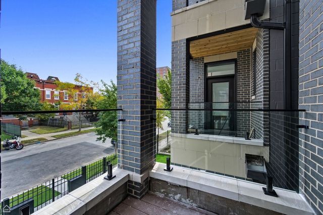 3902 S Lake Park Avenue 2, Chicago, IL 60653