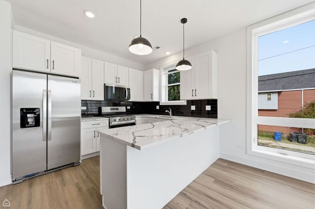 3902 S Lake Park Avenue 2, Chicago, IL 60653