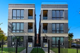 3902 S Lake Park Avenue 2, Chicago, IL 60653