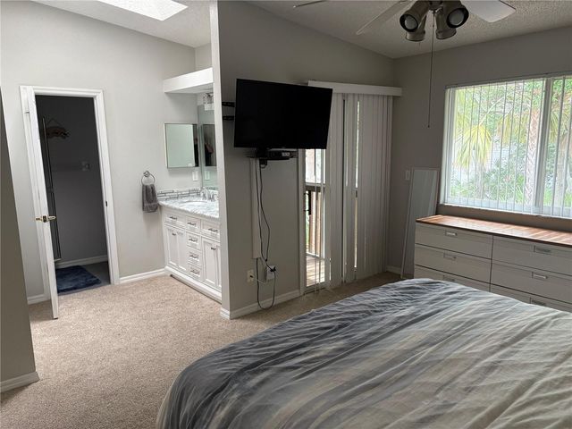 9122 JAKES PATH, Largo, FL 33771