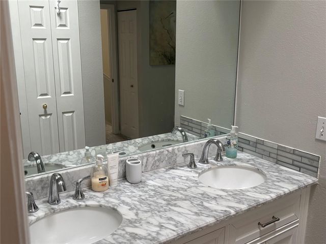 9122 JAKES PATH, Largo, FL 33771