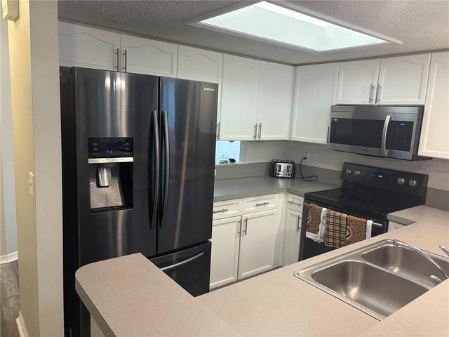 9122 JAKES PATH, Largo, FL 33771