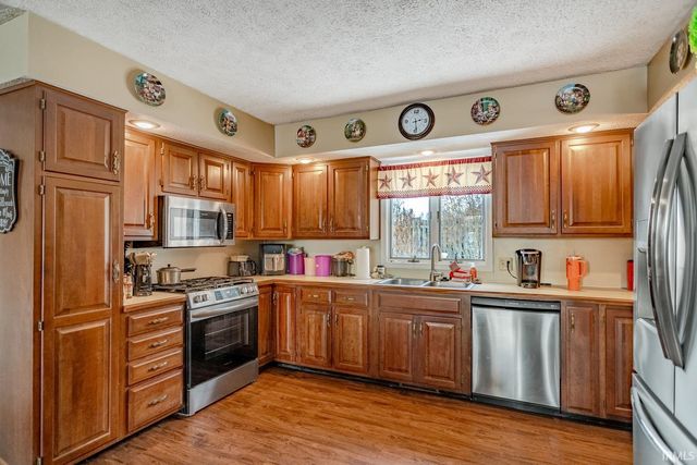 512 E 4th Street, Brookston, IN 47923