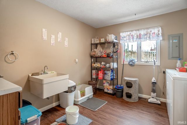 512 E 4th Street, Brookston, IN 47923